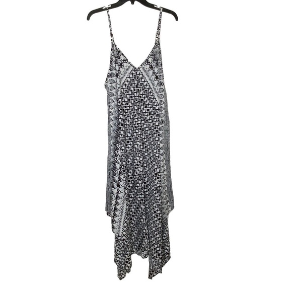 J gee Dresses & Skirts - J. Gee plus size shift dress with asymmetrical hemline. Size 1X